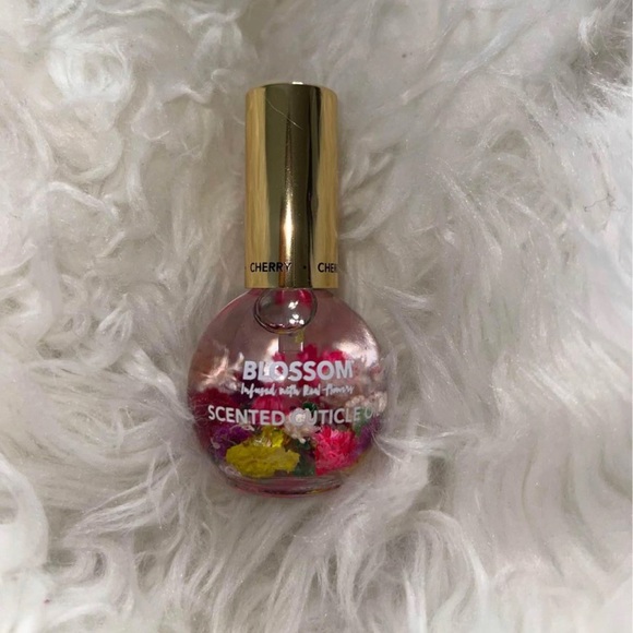 Electric nail drill includes cuticle oil - Picture 2 of 2